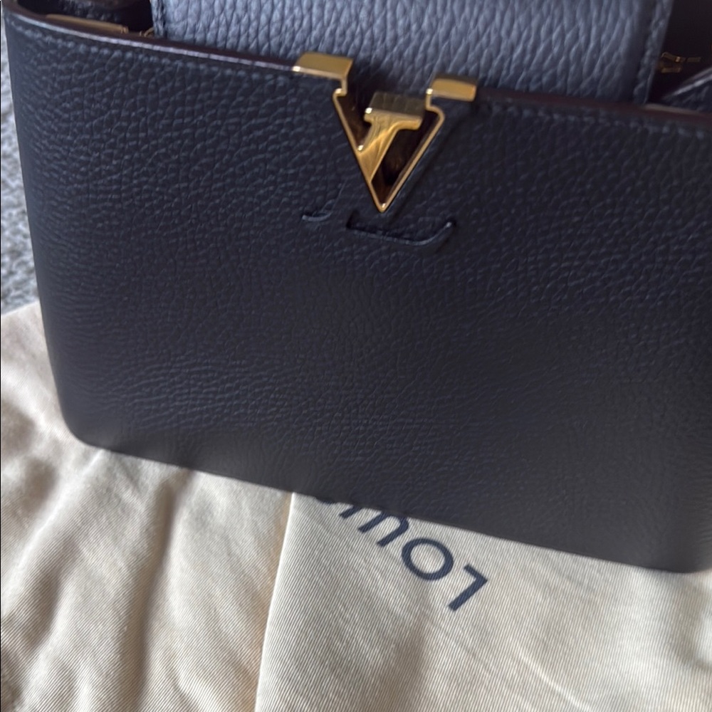 Louis Vuitton Black Crossbody Bag with Textured Leather - Picture 10 of 15